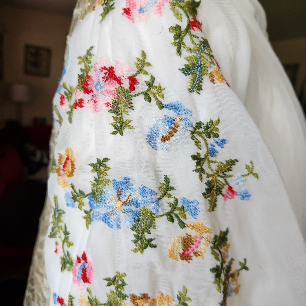 Handmade Sheer Ukrainian Robe - Picture 9 of 11